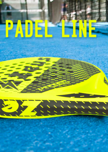 Gelber Padel Schläger auf blauem Grund