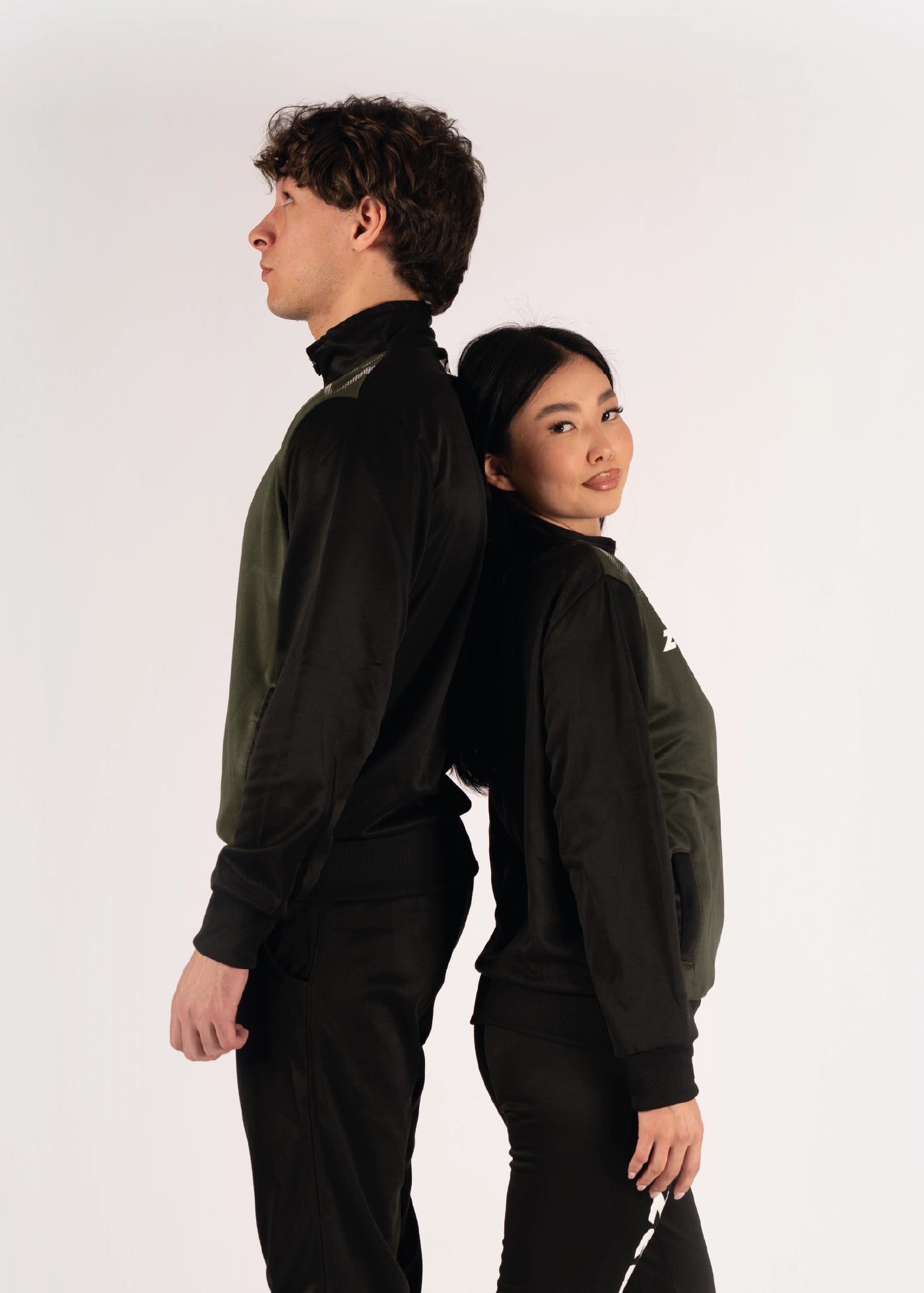 #farbe_schwarz-militärgrün